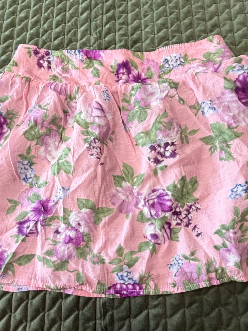 Charlotte‎ Russe pink floral mini skirt elastic waist size medium